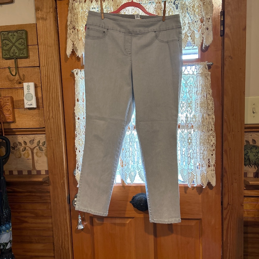 No Zip Pull on Jean Never Worn